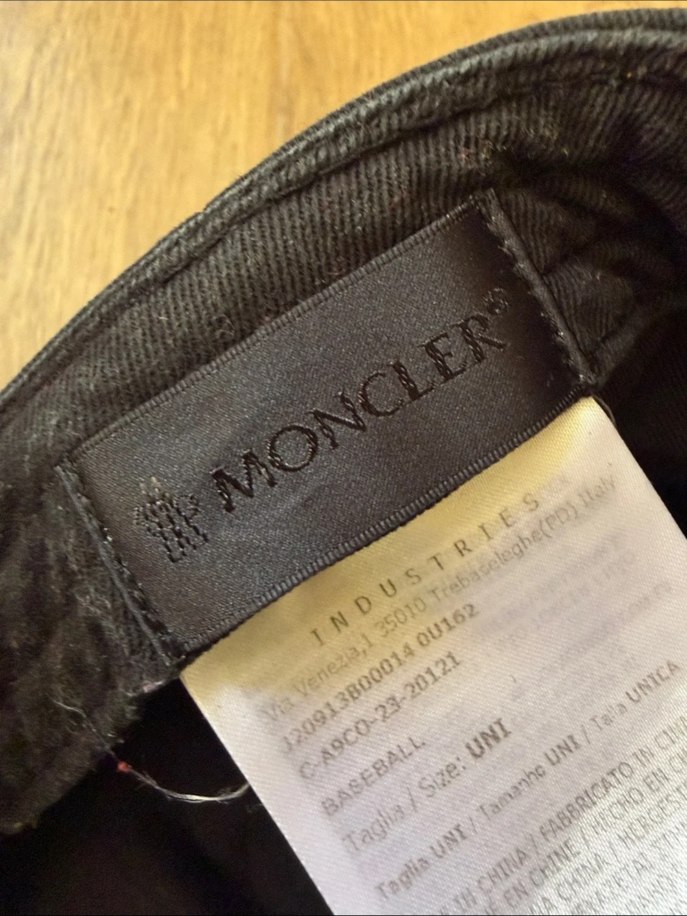 Moncler Black hat baseball Cap with Cream Logo Patch
